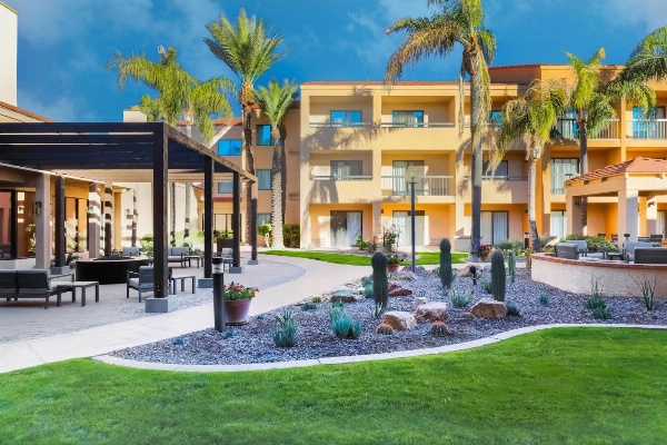Courtyard by Marriott Tucson Airport image 7